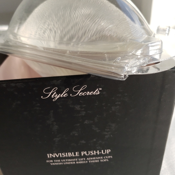 Victoria Secret Invisible Pushup Bra. A CUP. Never worn - Picture 2 of 2